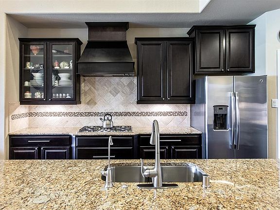 4th image of 923 Capitan Falls Ln