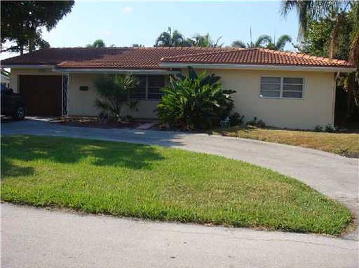 1st image of 2231 NE 40th Ct
