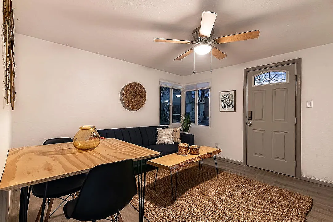 2 bed, 850 sqft, $2,400 — Photo 2