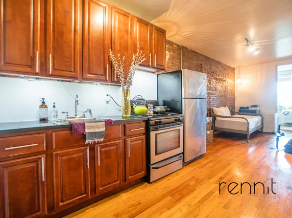 141 Thames Street image 1 of 16