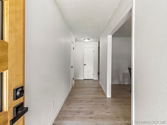 2nd image of 1000 S Poplar Ave