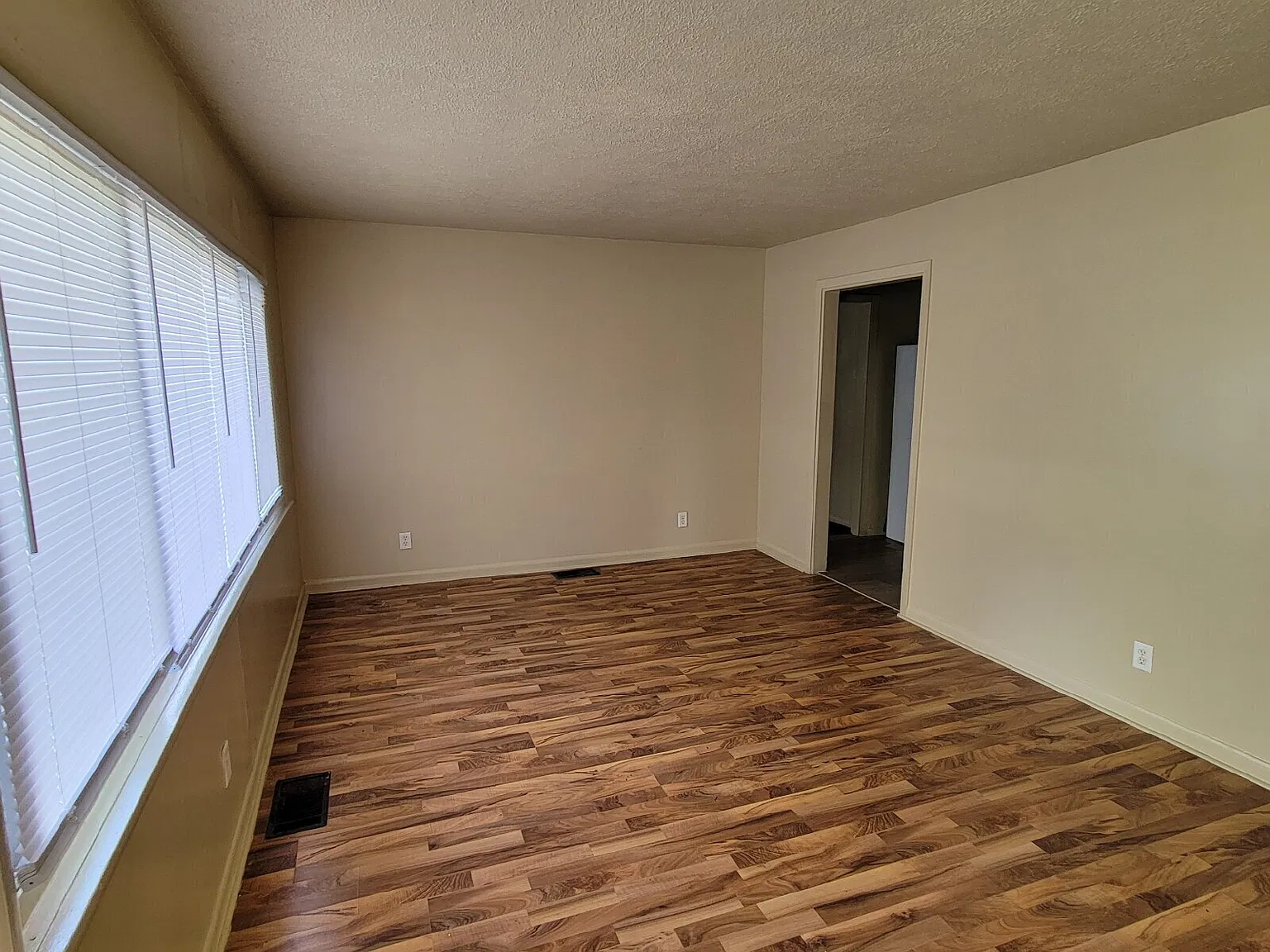 Arlington Woods 3BR House w/Attached Garage! — Photo 3