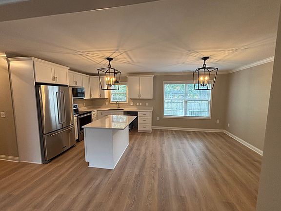 2nd image of 10927 Cornell St