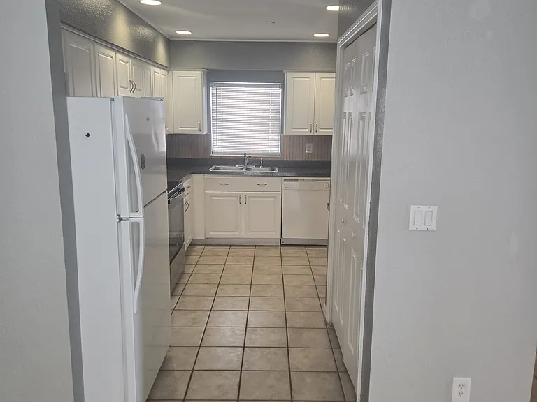 838 SW 47th Ter #203 — Photo 11