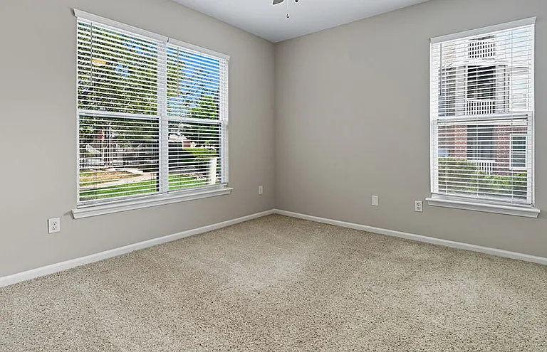 Summit Ridge Apartments — Photo 24