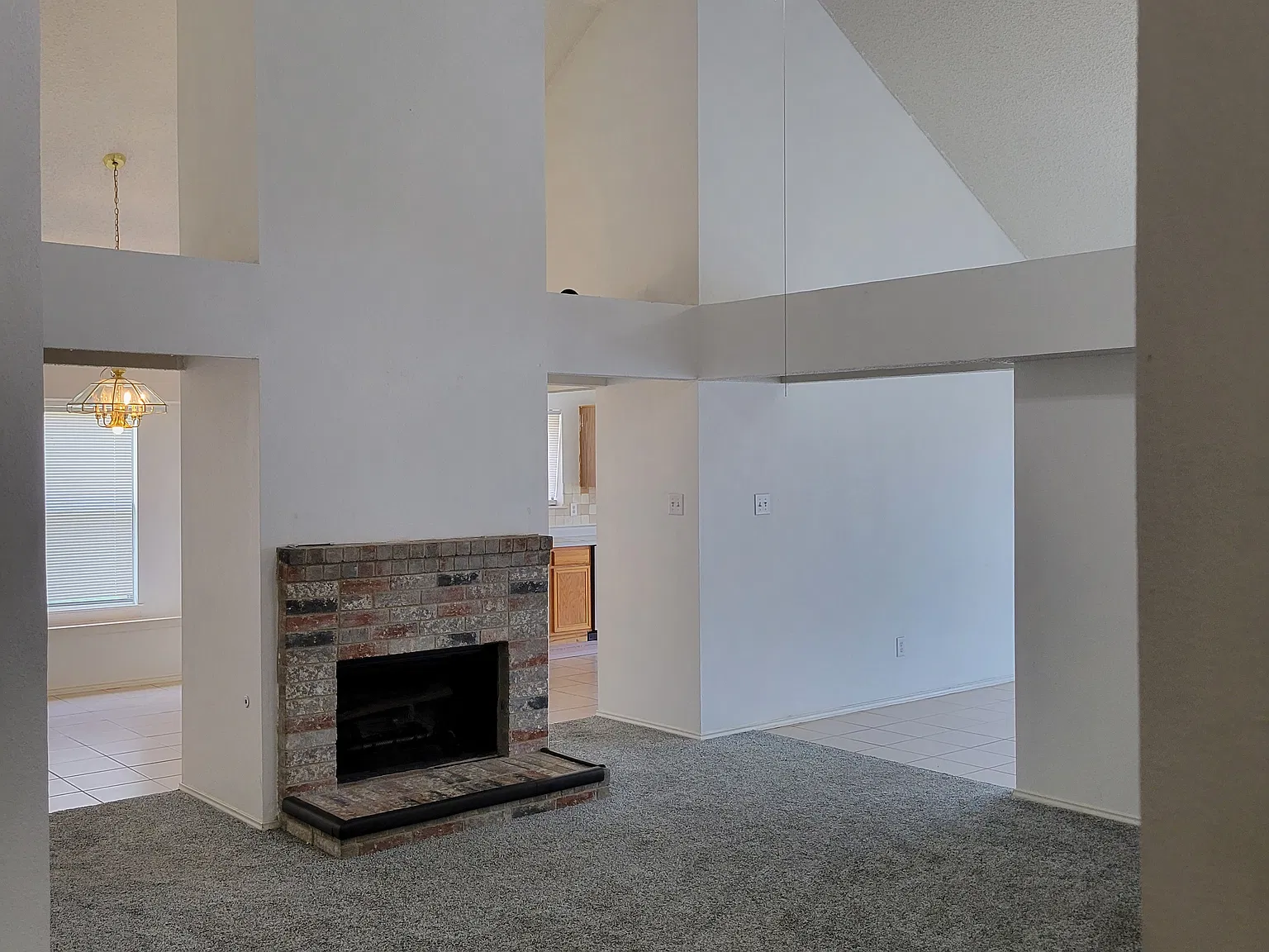 3 bed, 1890 sqft, $2,185 — Photo 4