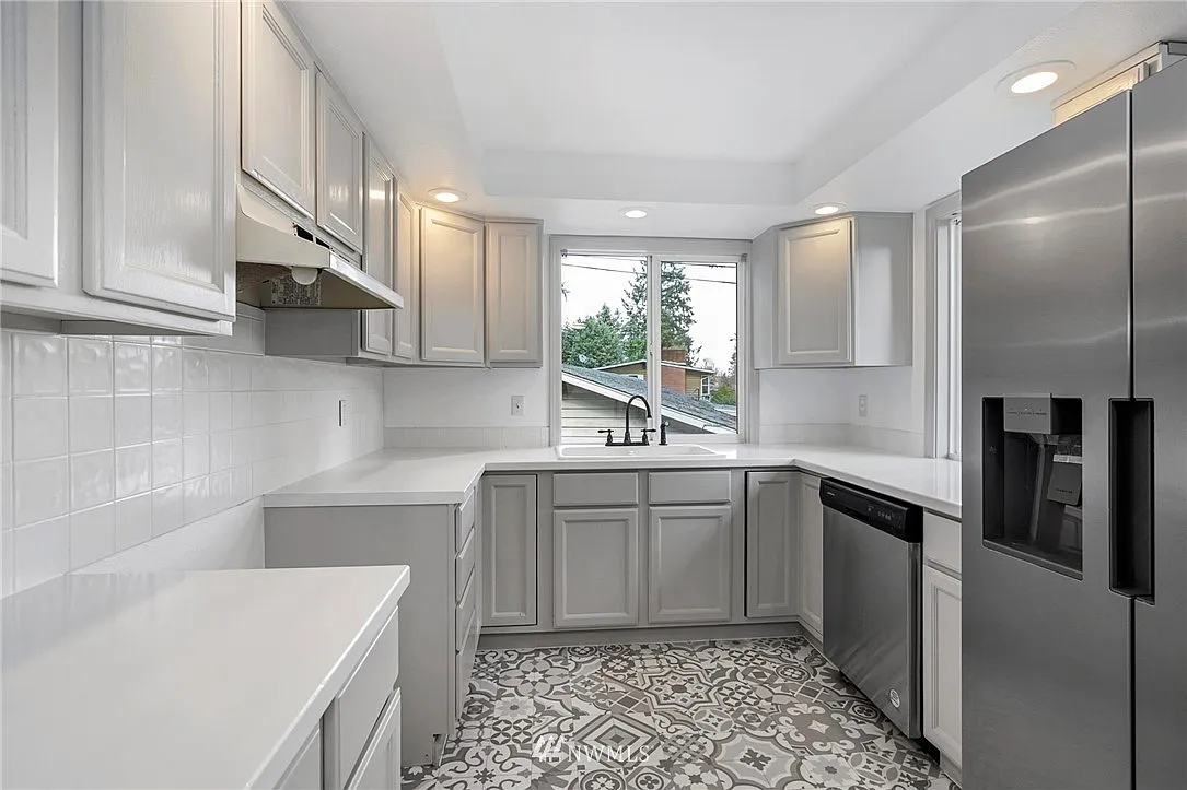 4 bed, 2060 sqft, $900 — Photo 3