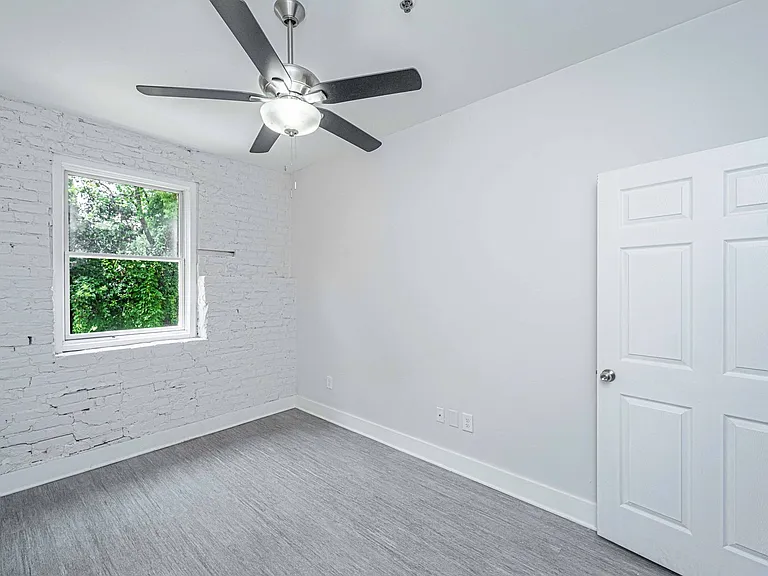 1000 King Street — Photo 123