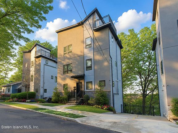3rd image of 33 Ridgefield Ave