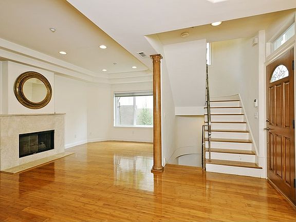 2nd image of 931 10th St APT A