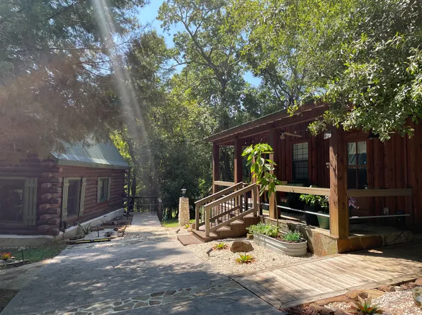 142 Pelle Cir, Onalaska, TX 77360