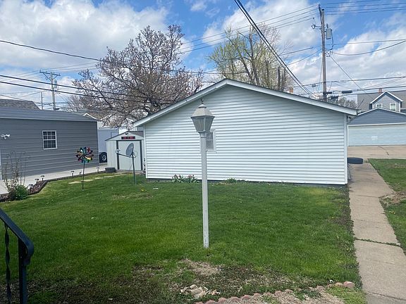 5th image of 906 E Ave NW