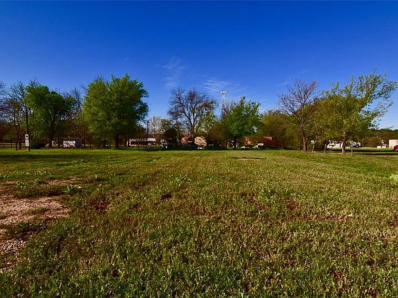 2nd image of 2312 Waco St Lot 8