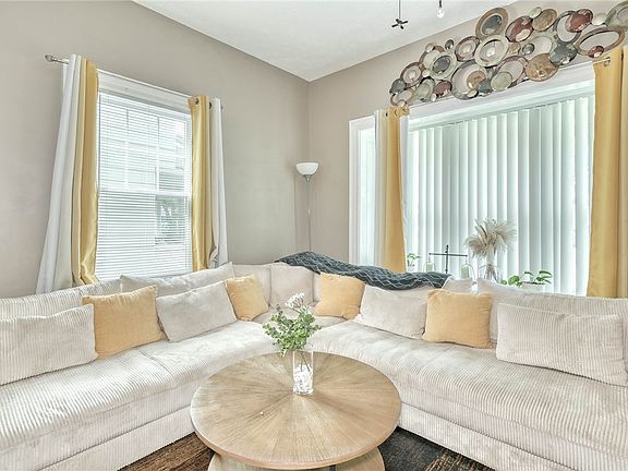 5th image of 62 Rugby Ave