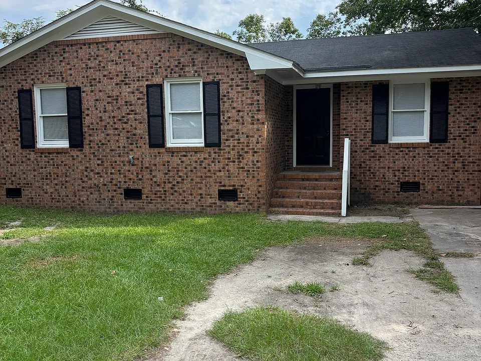 323 Edwards Ave