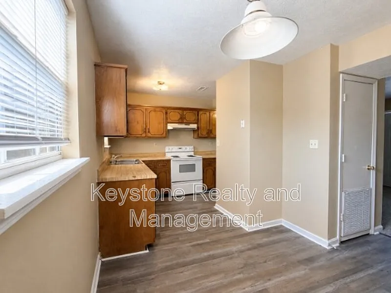 2 bed, 1.0 bath, 975 sqft, $795 — Photo 3