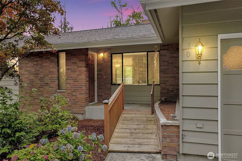 4th image of 806 Comanche Drive
