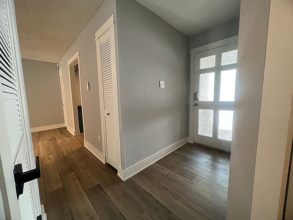 Entry & Dining