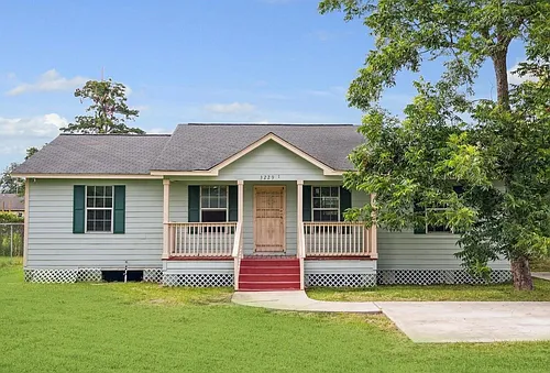 3229 Persimmon St Photo 1