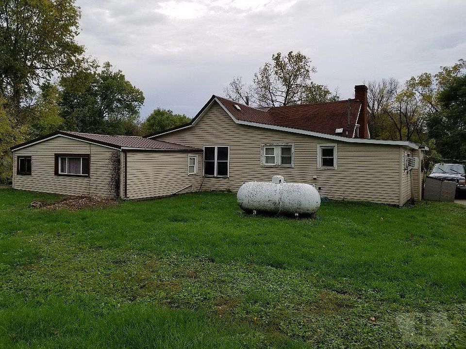 2nd image of 703 Willow Ln