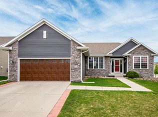 215 Hartford Dr, Ames, IA 50014