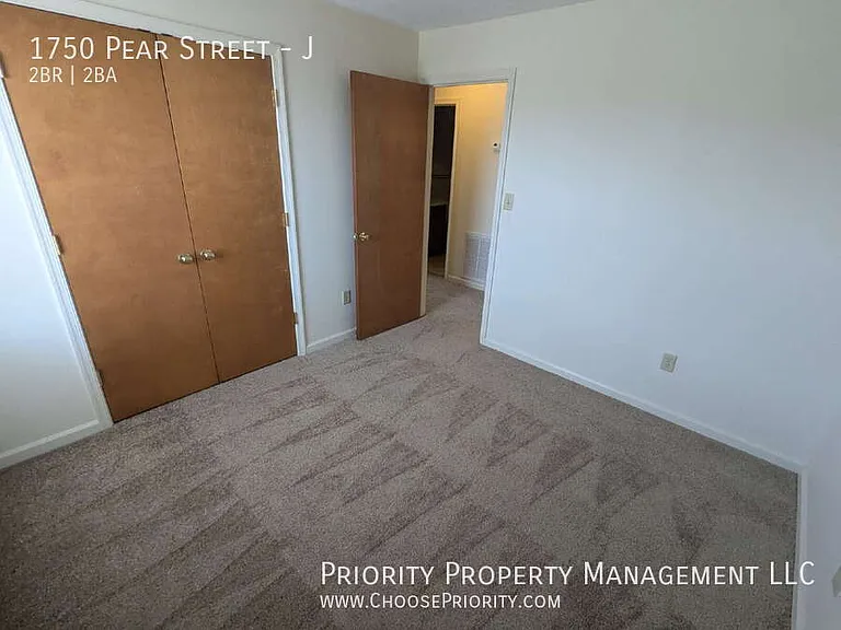 1750 Pear St #J — Photo 7
