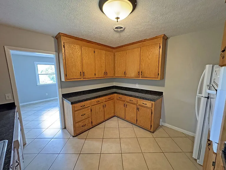 Large Kitchen with Extra Cabinets and Counter Space