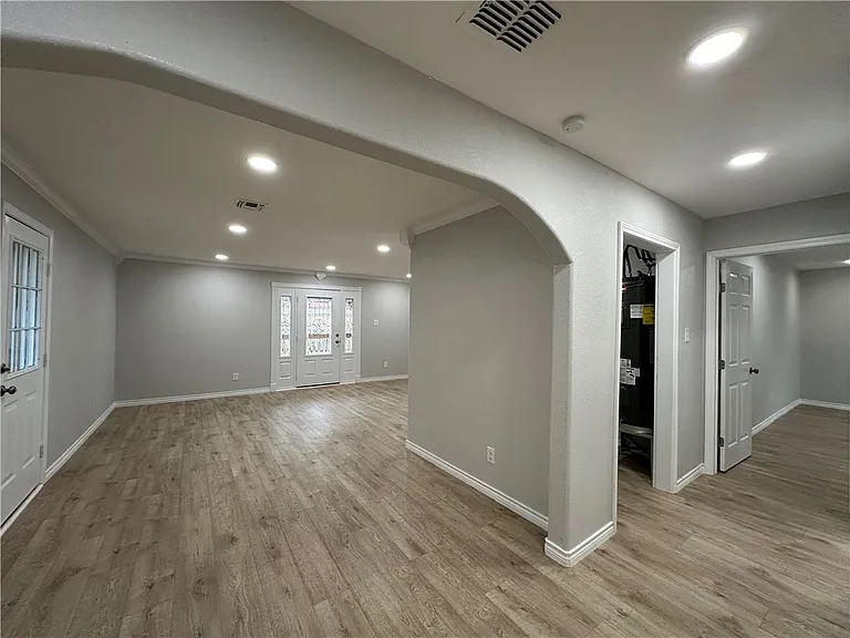 1202 Main Dr — Photo 8