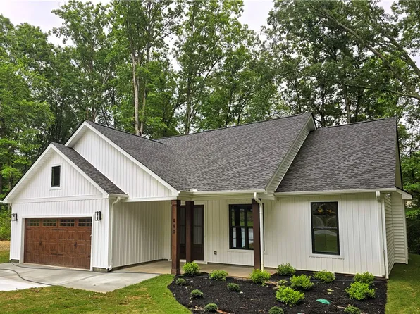 440 Hillandale Rd, Liberty, SC 29657