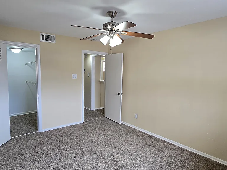 2414 Mimosa Dr #5 — Photo 6