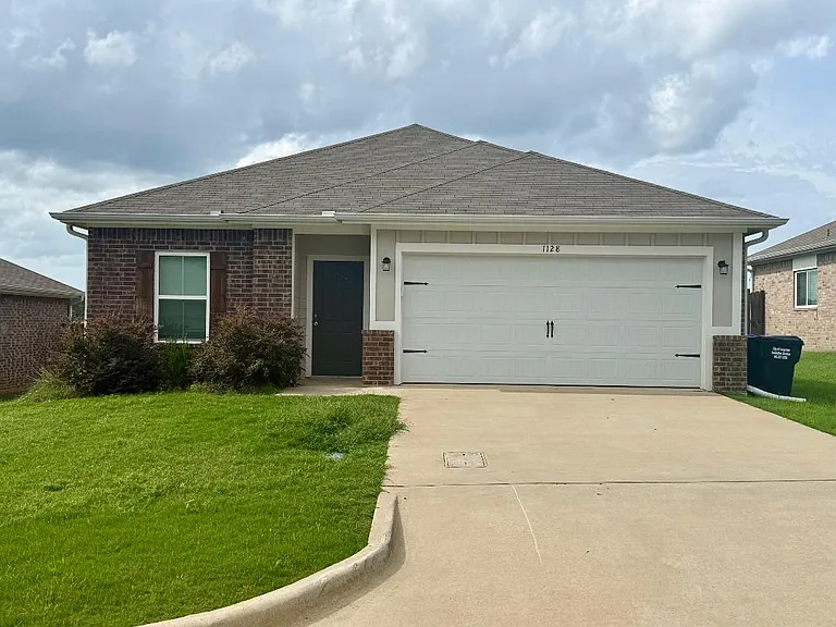 1128 Mission Creek Dr — Photo 1