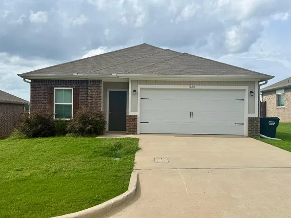 1128 Mission Creek Dr, Longview, TX 75601