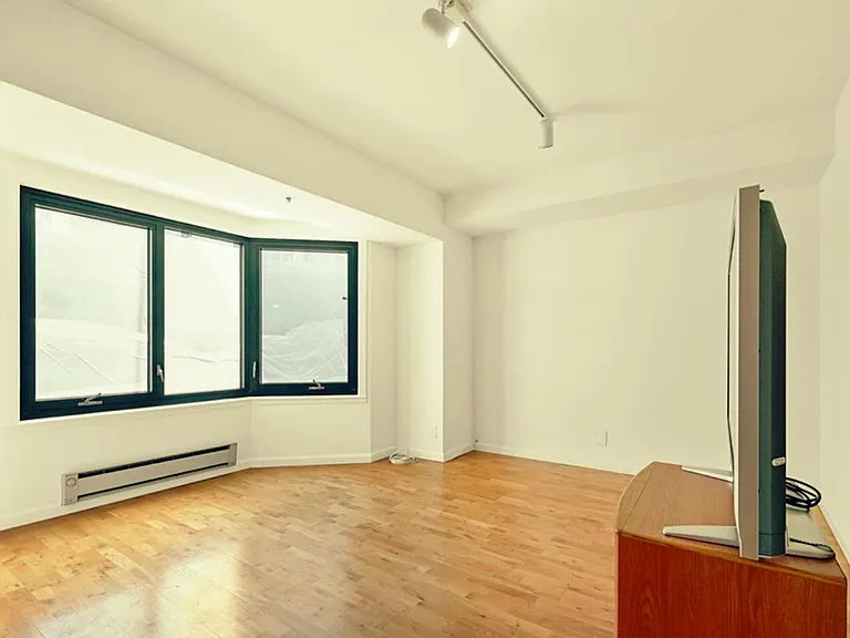 601 Van Ness Ave #151 — Photo 25