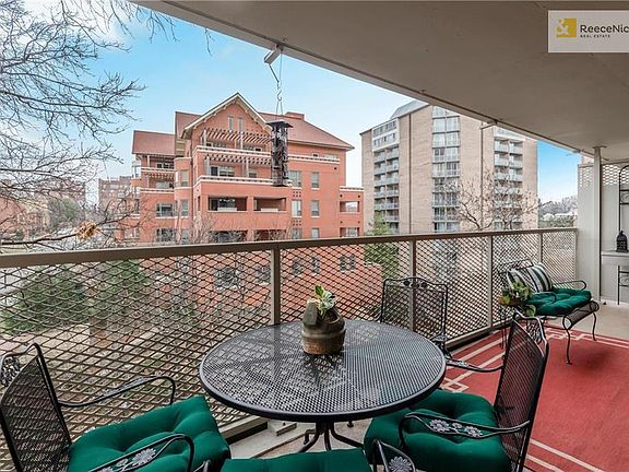 4th image of 310 W 49th St APT 606