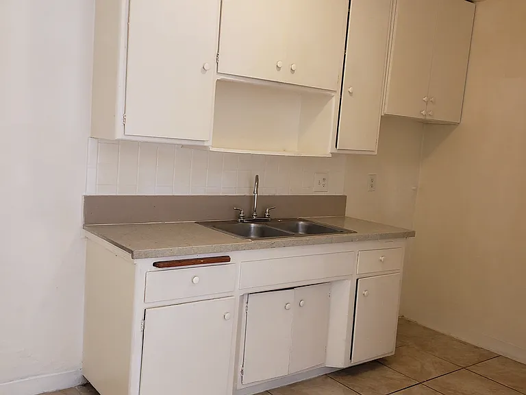 12521 York Ave #E — Photo 5