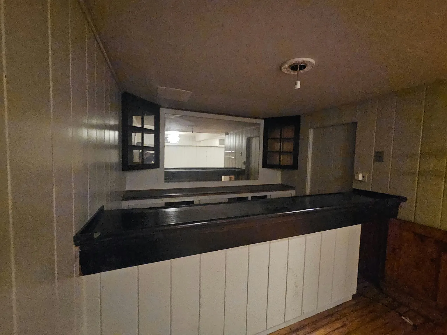 4 bed, 2.5 bath, $5,000 — Photo 2