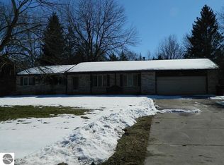 381 Cedar Dr, Mount Pleasant, MI 48858