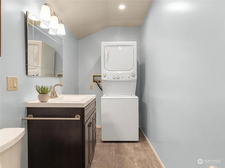 2120 Coleman St — Photo 11