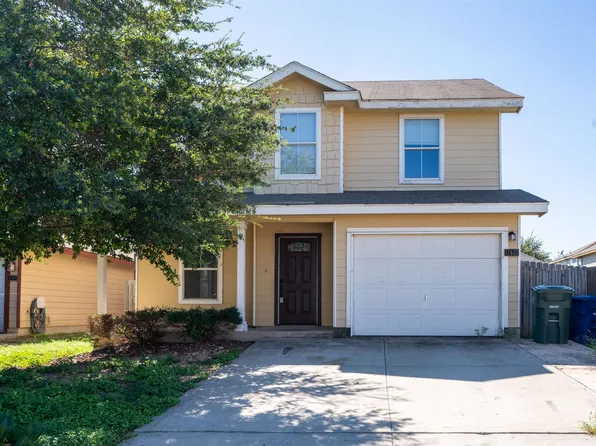 17402 College Port Dr, Laredo, TX 78045