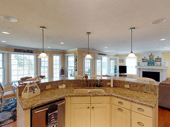 5th image of 323 Singapore Ct