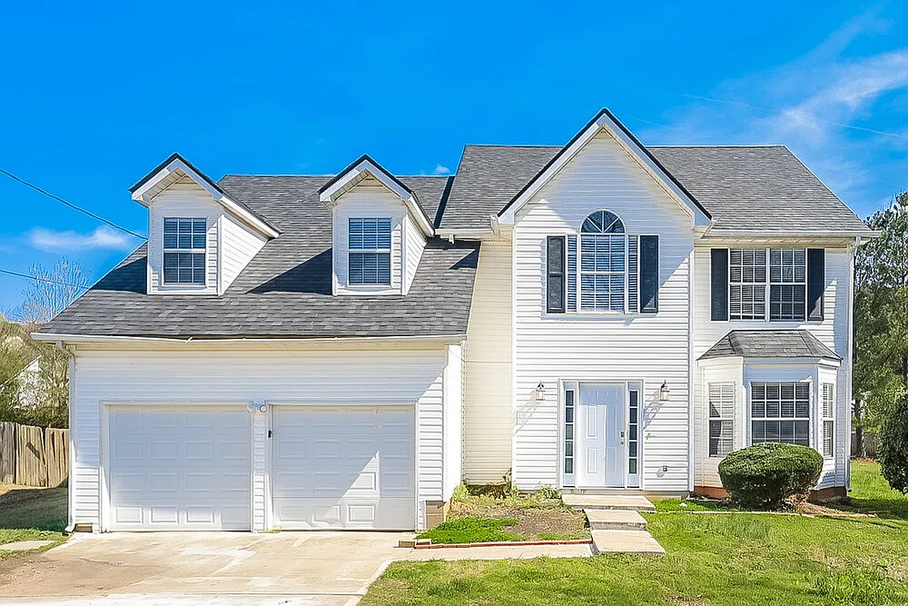 4 bed, 3.5 bath, 2632 sqft, $2,400 — Photo 1