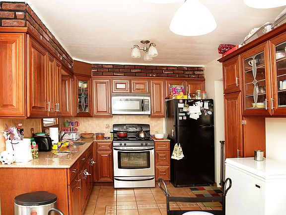 5th image of 10538 Avenue L