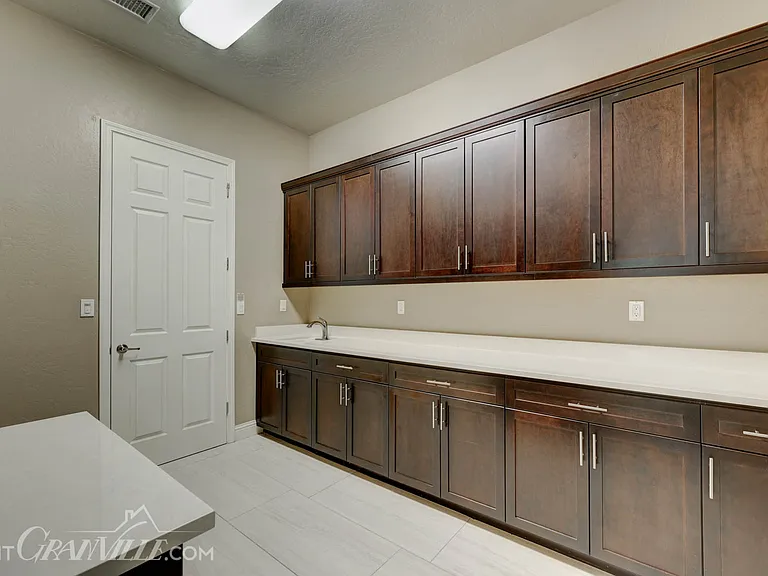 4809 N Sunset Ave — Photo 7