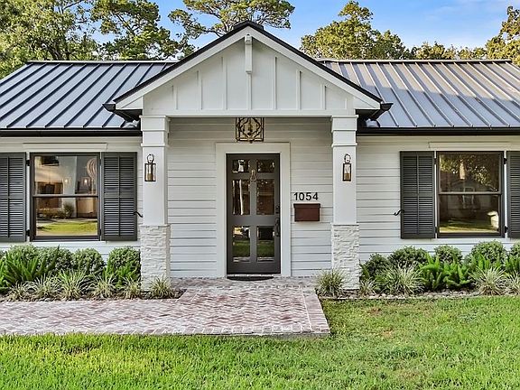 5th image of 1054 Gardenia Dr