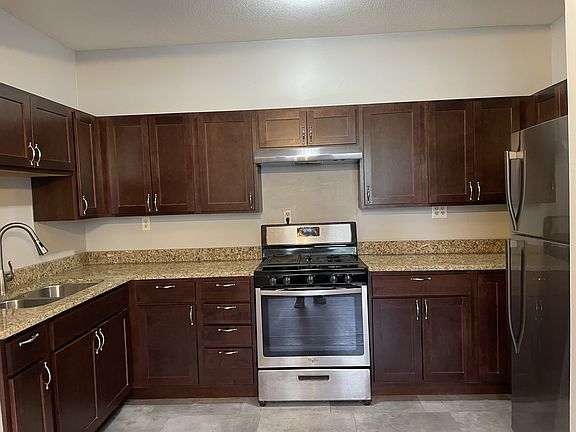 2nd image of 972 Ashland Ave APT 2