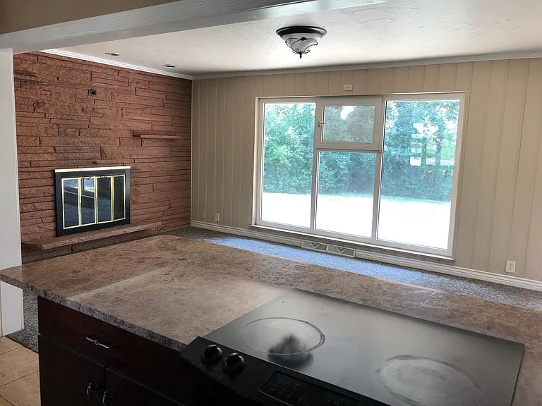 7990 Crest Dr — Photo 3