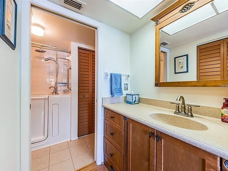 1324 Pasadena Ave S #205 — Photo 21