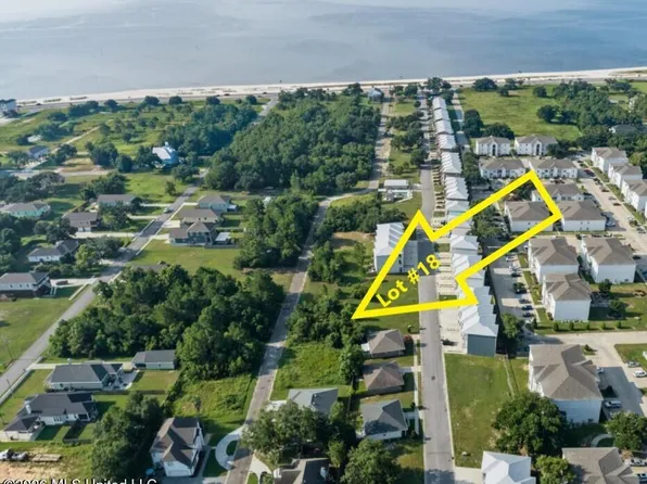 18 Pelican Cove Ln, Long Beach, MS 39560