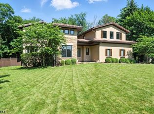 39 Crescent Dr, Morristown, NJ 07960