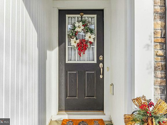 4th image of 37 Denison St